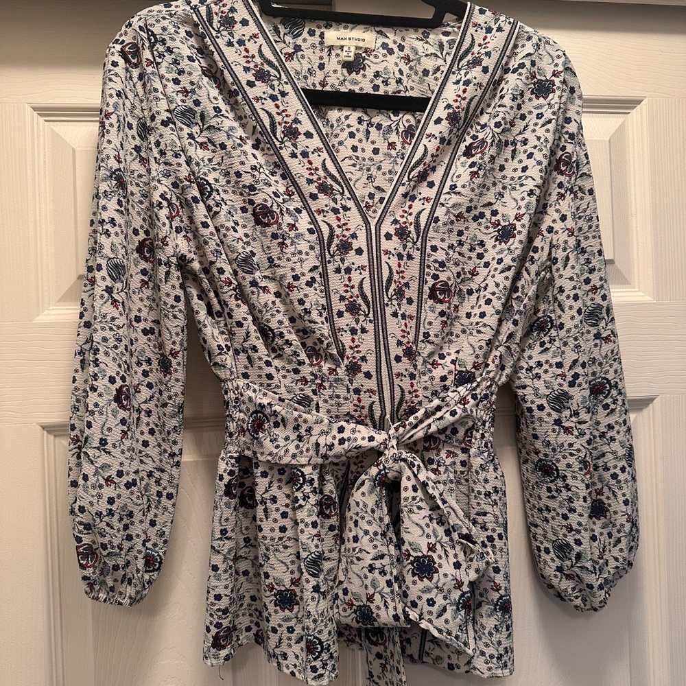 Max Studio Navy and White Floral Blouse